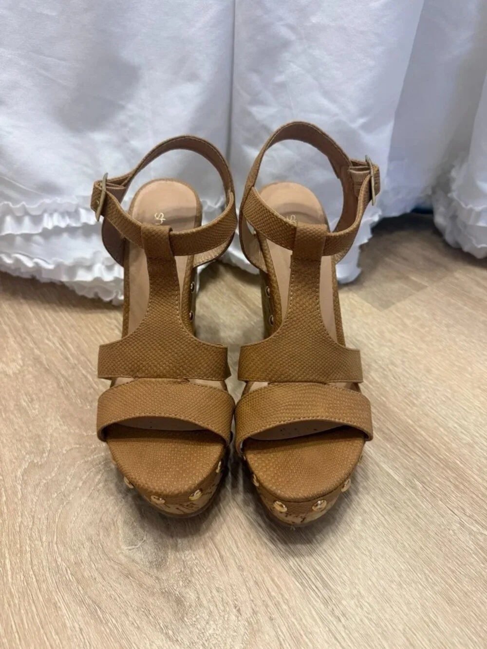 Shoedazzle Reagan Cork Wedge Sandals With Gold Studs Tan Size 7